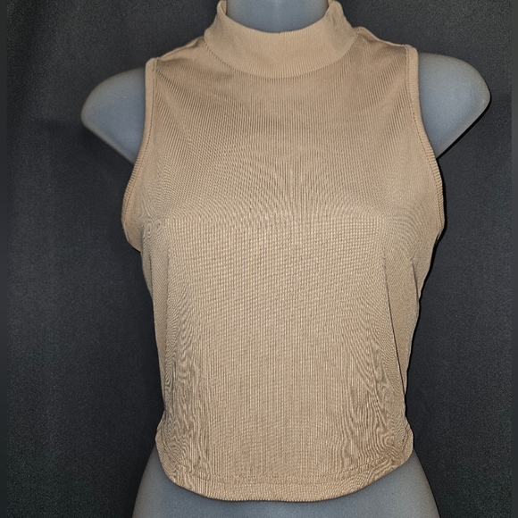 *FREE Sz S Shein Mockneck Crop - Picture 2 of 8